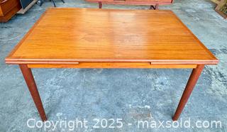 MaxSold Auction: MCM Solid Teak Extendable Dining Table - Toronto (Ontario, Canada) PARTNER MANAGED Reseller Online Auction -  Queen Street West