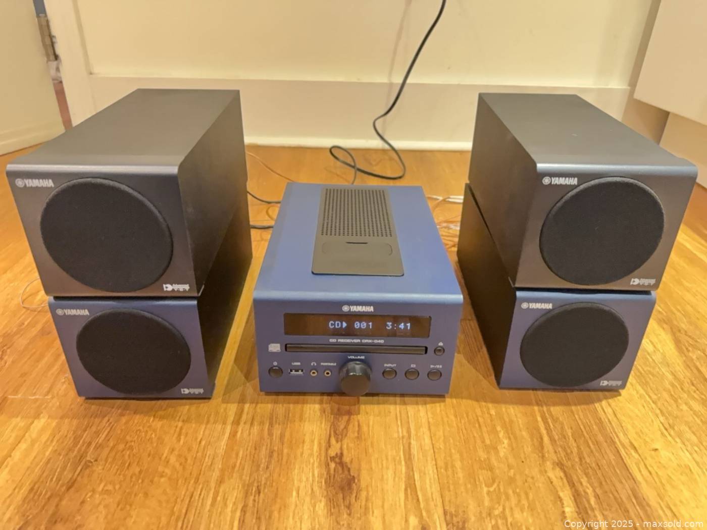 Yamaha MCR-040 micro system with 4 speakers & remote | Maxsold