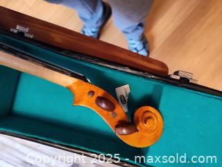 MaxSold Auction: 4/4 Full-Size Violin with Case, Bow and Accessories - Oakville (Ontario, Canada) SELLER MANAGED Downsizing Online Auction - Pen Street