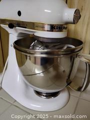 MaxSold Auction: KitchenAid mixer - Oakville (Ontario, Canada) SELLER MANAGED Downsizing Online Auction - Pen Street