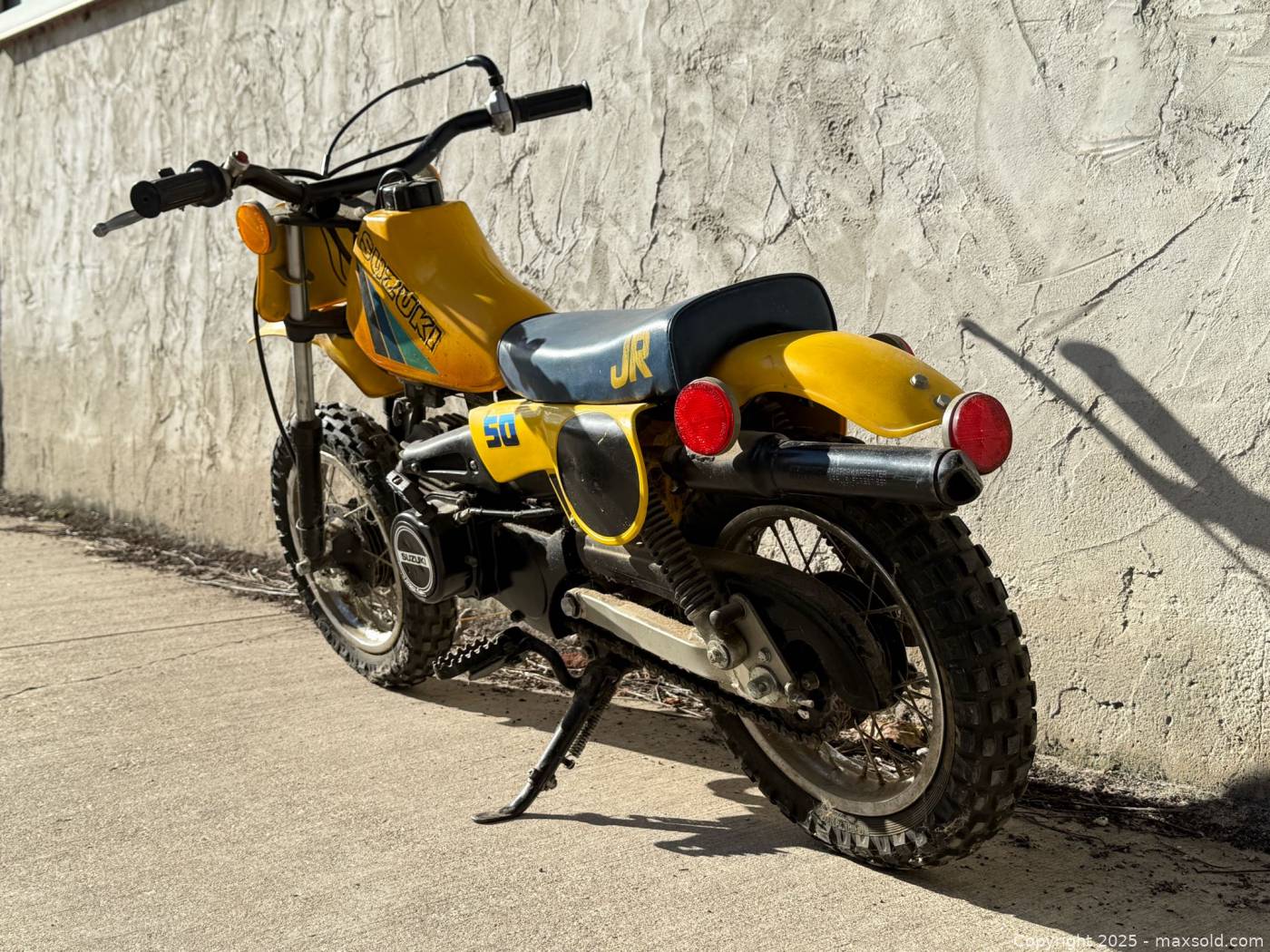 1983 Suzuki JR50 mini dirt bike with accessories | Maxsold