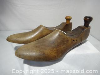 MaxSold Auction: VINTAGE WOOD SHOE STRETCHERS - Ajax (Ontario, Canada) SELLER MANAGED Downsizing Online Auction - Noake Crescent