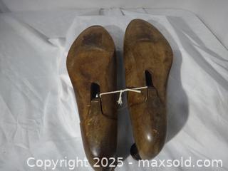 MaxSold Auction: VINTAGE WOOD SHOE STRETCHERS - Ajax (Ontario, Canada) SELLER MANAGED Downsizing Online Auction - Noake Crescent