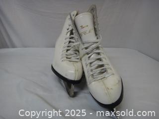 MaxSold Auction: WOMENS SZ5 ICE SKATES - Ajax (Ontario, Canada) SELLER MANAGED Downsizing Online Auction - Noake Crescent