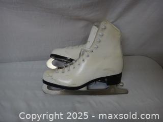 MaxSold Auction: WOMENS SZ5 ICE SKATES - Ajax (Ontario, Canada) SELLER MANAGED Downsizing Online Auction - Noake Crescent