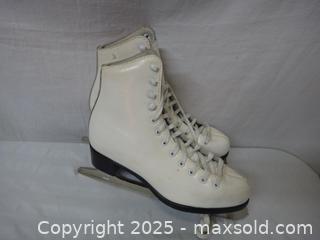 MaxSold Auction: WOMENS SZ5 ICE SKATES - Ajax (Ontario, Canada) SELLER MANAGED Downsizing Online Auction - Noake Crescent