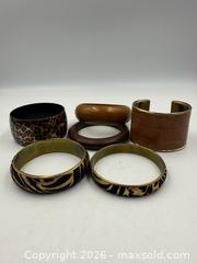 MaxSold Auction: Set of 6 Costume Jewelry Brown Bracelets - Vaughan (Ontario, Canada) PARTNER MANAGED Reseller Online Auction - Steeles Avenue West