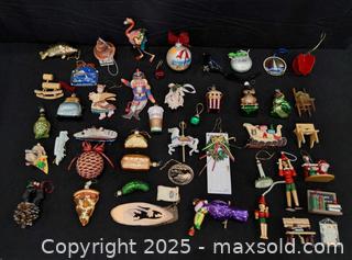 MaxSold Auction: Huge Assortment of Christmas Ornaments - Frederick (Maryland, USA) PARTNER MANAGED Reseller Online Auction -  English Muffin Way