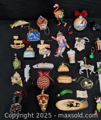 MaxSold Auction: Huge Assortment of Christmas Ornaments - Frederick (Maryland, USA) PARTNER MANAGED Reseller Online Auction -  English Muffin Way