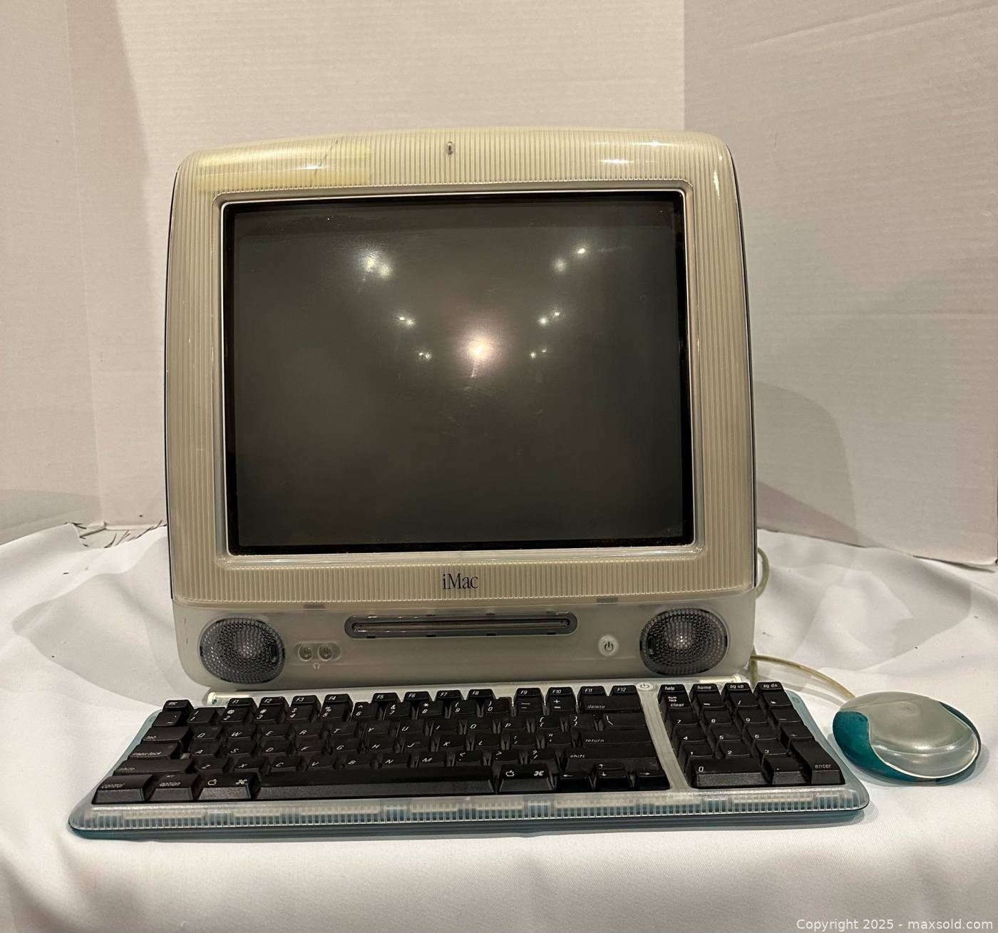 Apple iMac G3 Graphite computer with keyboard and mouse | Maxsold