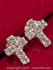 MaxSold Auction: Silver Earring - Toronto (Ontario, Canada) PARTNER MANAGED Downsizing Online Auction - Queen Street East