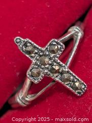 MaxSold Auction: Silver Ring,size 5.5 - Toronto (Ontario, Canada) PARTNER MANAGED Downsizing Online Auction - Queen Street East