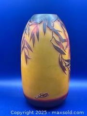 MaxSold Auction: Cameo Art Glass Vase - Ottawa (Ontario, Canada) SELLER MANAGED Reseller Online Auction -  Decarie Drive