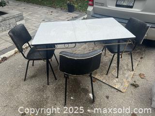MaxSold Auction: Mid-Century Formica Dinette Set — 1950s Retro Kitchen Tab - Vaughan (Ontario, Canada) SELLER MANAGED Downsizing Online Auction -  Kingsbridge Circle