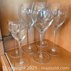MaxSold Auction: Set of 4 Stemmed Wine Glasses &#38; 2 Brandy Snifters with Gold Spiral Band  - Lakeshore (Ontario, Canada) PARTNER MANAGED Estate Sale Online Auction - County Road 42
