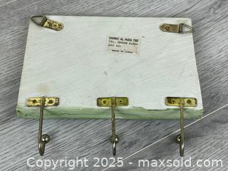 MaxSold Auction: 3D Wall Plaque / Key Holder with Hooks - Whitby (Ontario, Canada) SELLER MANAGED Downsizing Online Auction - Dundas Street E (STORAGE)