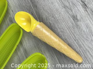 MaxSold Auction: Lot of Novelty Kitchen Gadgets (Corn on the Cob Trays, Ice Cream Scoop) - Whitby (Ontario, Canada) SELLER MANAGED Downsizing Online Auction - Dundas Street E (STORAGE)