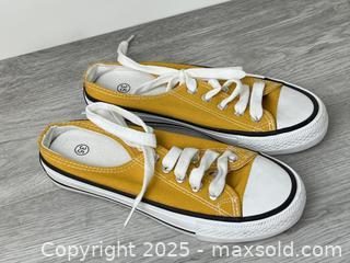 MaxSold Auction: Yellow &#38; White Low Back Tennis Shoes - Whitby (Ontario, Canada) SELLER MANAGED Downsizing Online Auction - Dundas Street E (STORAGE)