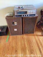 MaxSold Auction: Amplifier, Speakers  - Kingston (Ontario, Canada) PARTNER MANAGED Downsizing Online Auction - Mayfair Crescent