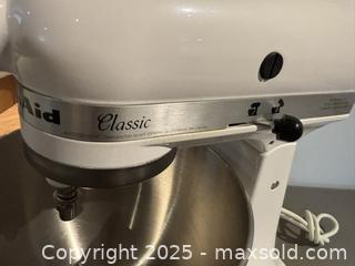 MaxSold Auction: KitchenAid Classic Tilt-Head Stand Mixer, 4.5 qt, White - Cornwall (Ontario, Canada) SELLER MANAGED Moving Online Auction - Emma Avenue