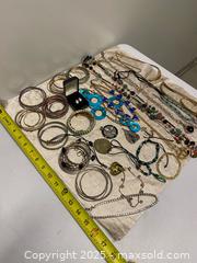 MaxSold Auction: Assorted Costume Jewelry Lot – Approx. 804g - Vancouver (British Columbia, Canada) SELLER MANAGED Reseller Online Auction - East 7th Avenue (STORAGE)              