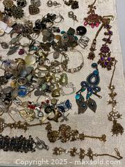MaxSold Auction: Assorted Costume Jewelry Lot – Approx. 814g - Vancouver (British Columbia, Canada) SELLER MANAGED Reseller Online Auction - East 7th Avenue (STORAGE)              