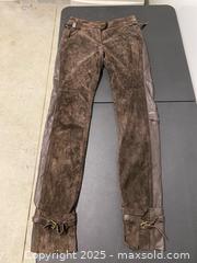 MaxSold Auction: Danier Brown Suede and Leather Pants – Size 0 (US 4 UK) - Vancouver (British Columbia, Canada) SELLER MANAGED Reseller Online Auction - East 7th Avenue (STORAGE)              