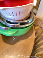 MaxSold Auction: Kitchenware — Pyrex Amish Butterprint Cinderella Bowls and more B - Ottawa (Ontario, Canada) Moving Online Auction - Trelawny Private