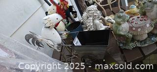 MaxSold Auction: Mixed Garden Decor Lot — Rooster, Planters &#38; Figurines (10–14 pcs) - Ottawa (Ontario, Canada) Moving Online Auction - Trelawny Private