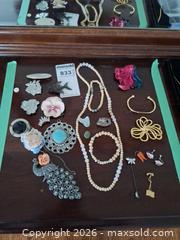 MaxSold Auction: Costume Jewelry Lot A - Ottawa (Gloucester)(Ontario, Canada) PARTNER MANAGED Moving Online Auction - Southpark Drive