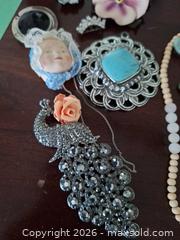 MaxSold Auction: Costume Jewelry Lot A - Ottawa (Gloucester)(Ontario, Canada) PARTNER MANAGED Moving Online Auction - Southpark Drive