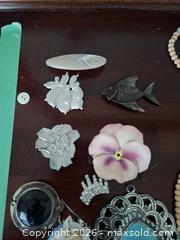 MaxSold Auction: Costume Jewelry Lot A - Ottawa (Gloucester)(Ontario, Canada) PARTNER MANAGED Moving Online Auction - Southpark Drive