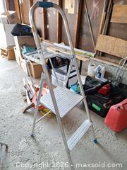 MaxSold Auction: Step Ladder A - Ottawa (Gloucester)(Ontario, Canada) PARTNER MANAGED Moving Online Auction - Southpark Drive