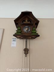 MaxSold Auction: Wall Clock - Saanich (British Columbia, Canada) PARTNER MANAGED Moving Online Auction - Allenby
