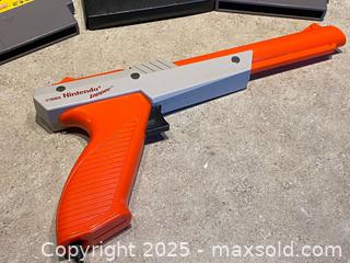 MaxSold Auction: Vintage Nintendo Entertainment System (NES) Console Bundle – With Games &#38; Zapper - London (Ontario, Canada) PARTNER MANAGED Downsizing Online Auction - Trillium Crescent