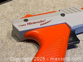 MaxSold Auction: Vintage Nintendo Entertainment System (NES) Console Bundle – With Games &#38; Zapper - London (Ontario, Canada) PARTNER MANAGED Downsizing Online Auction - Trillium Crescent