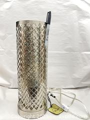 MaxSold Auction: Gorgeous Light  - 103128 - Ottawa (Ontario, Canada) SELLER MANAGED Estate Sale Online Auction - Frank Nighbor Place