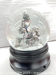 MaxSold Auction: Green Globe # 1  - 103128 - Ottawa (Ontario, Canada) SELLER MANAGED Estate Sale Online Auction - Frank Nighbor Place