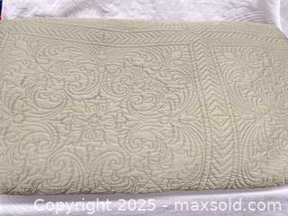 MaxSold Auction: Moss Green Coverlet Queen - 103128 - Ottawa (Ontario, Canada) SELLER MANAGED Estate Sale Online Auction - Frank Nighbor Place