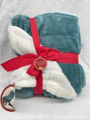 MaxSold Auction: NWT Throw  - 103128 - Ottawa (Ontario, Canada) SELLER MANAGED Estate Sale Online Auction - Frank Nighbor Place