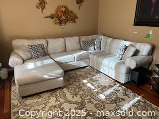 MaxSold Auction: 4-Piece Sectional Sofa D - Brampton (Ontario, Canada) Estate Sale Online Auction - Upper Highlands Drive