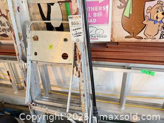 MaxSold Auction: Aluminum Step Ladder and Extension Ladder B - Brampton (Ontario, Canada) Estate Sale Online Auction - Upper Highlands Drive