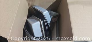 MaxSold Auction: Assorted bakeware and kitchen pans lot B - Brampton (Ontario, Canada) Estate Sale Online Auction - Upper Highlands Drive