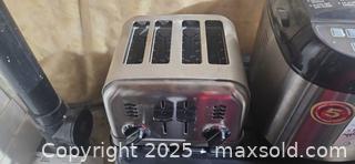 MaxSold Auction: Cuisinart 4-Slice Toaster & Hamilton Beach Bread Machine B - Brampton (Ontario, Canada) Estate Sale Online Auction - Upper Highlands Drive