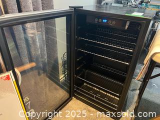 MaxSold Auction: Insignia NS-BC115SS9-C Beverage Cooler Compact Refrigerator C - Brampton (Ontario, Canada) Estate Sale Online Auction - Upper Highlands Drive