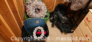 MaxSold Auction: Lot of Holiday String Lights and Wreaths B - Brampton (Ontario, Canada) Estate Sale Online Auction - Upper Highlands Drive