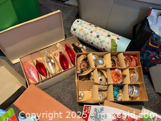 MaxSold Auction: Lot of Mid-Century Style Christmas Ornaments & 2 Wreaths B - Brampton (Ontario, Canada) Estate Sale Online Auction - Upper Highlands Drive