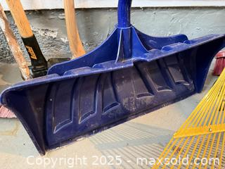 MaxSold Auction: Lot of Outdoor Tools: Shovel, Maul, Axe, Rake, Broom B - Brampton (Ontario, Canada) Estate Sale Online Auction - Upper Highlands Drive