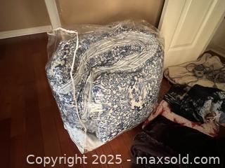 MaxSold Auction: Mixed bedding lot: Comforter, Throws, Towels, Sheets, Hamper and More B - Brampton (Ontario, Canada) Estate Sale Online Auction - Upper Highlands Drive