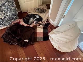 MaxSold Auction: Mixed bedding lot: Comforter, Throws, Towels, Sheets, Hamper and More B - Brampton (Ontario, Canada) Estate Sale Online Auction - Upper Highlands Drive